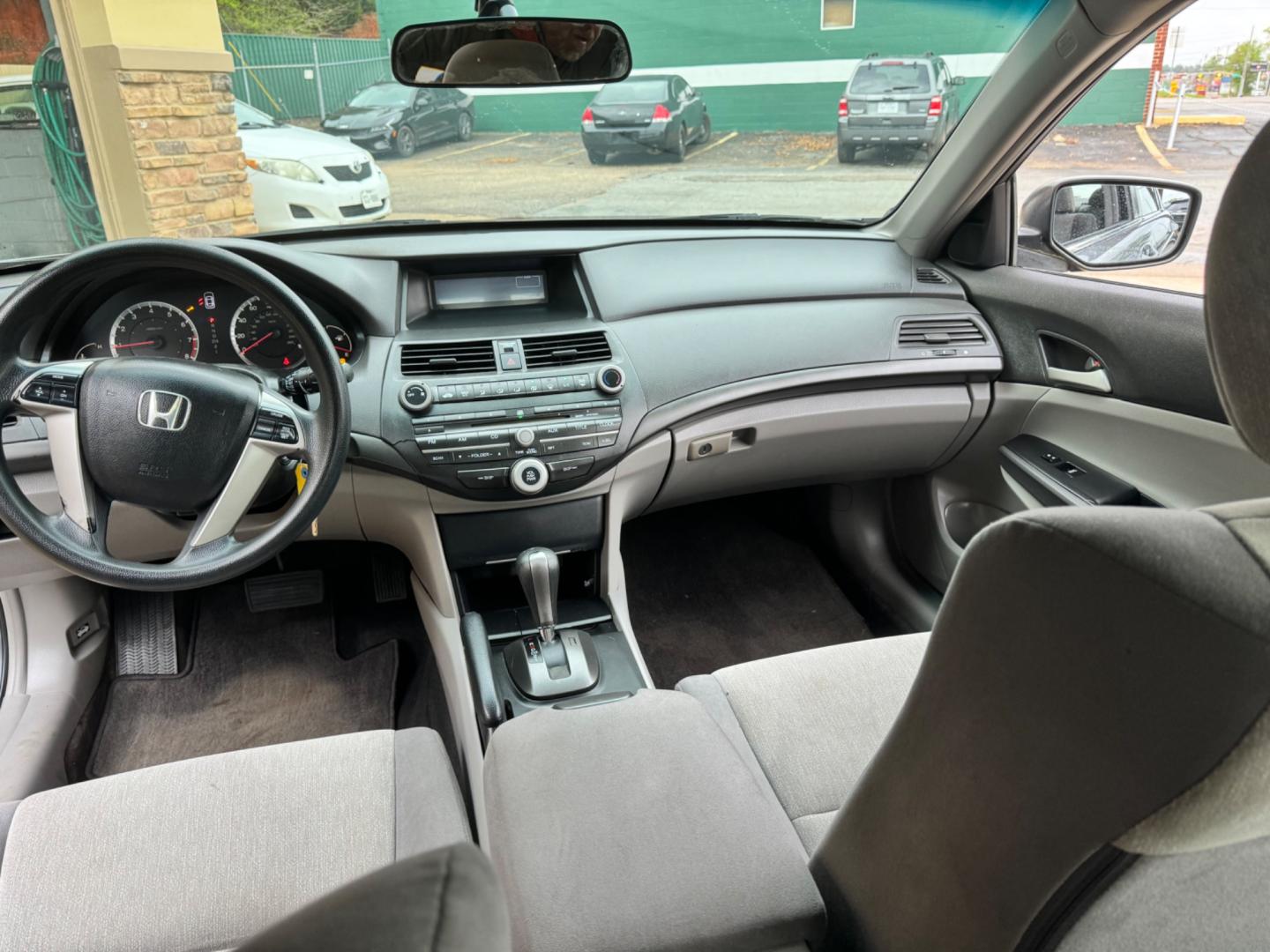 2008 GRAY Honda Accord LX-P Sedan AT (JHMCP26468C) with an 2.4L L4 DOHC 16V engine, 5-Speed Automatic Overdrive transmission, located at 307 West Marshall Avenue, Longview, TX, 75601, (903) 753-3091, 32.500828, -94.742577 - Photo#4